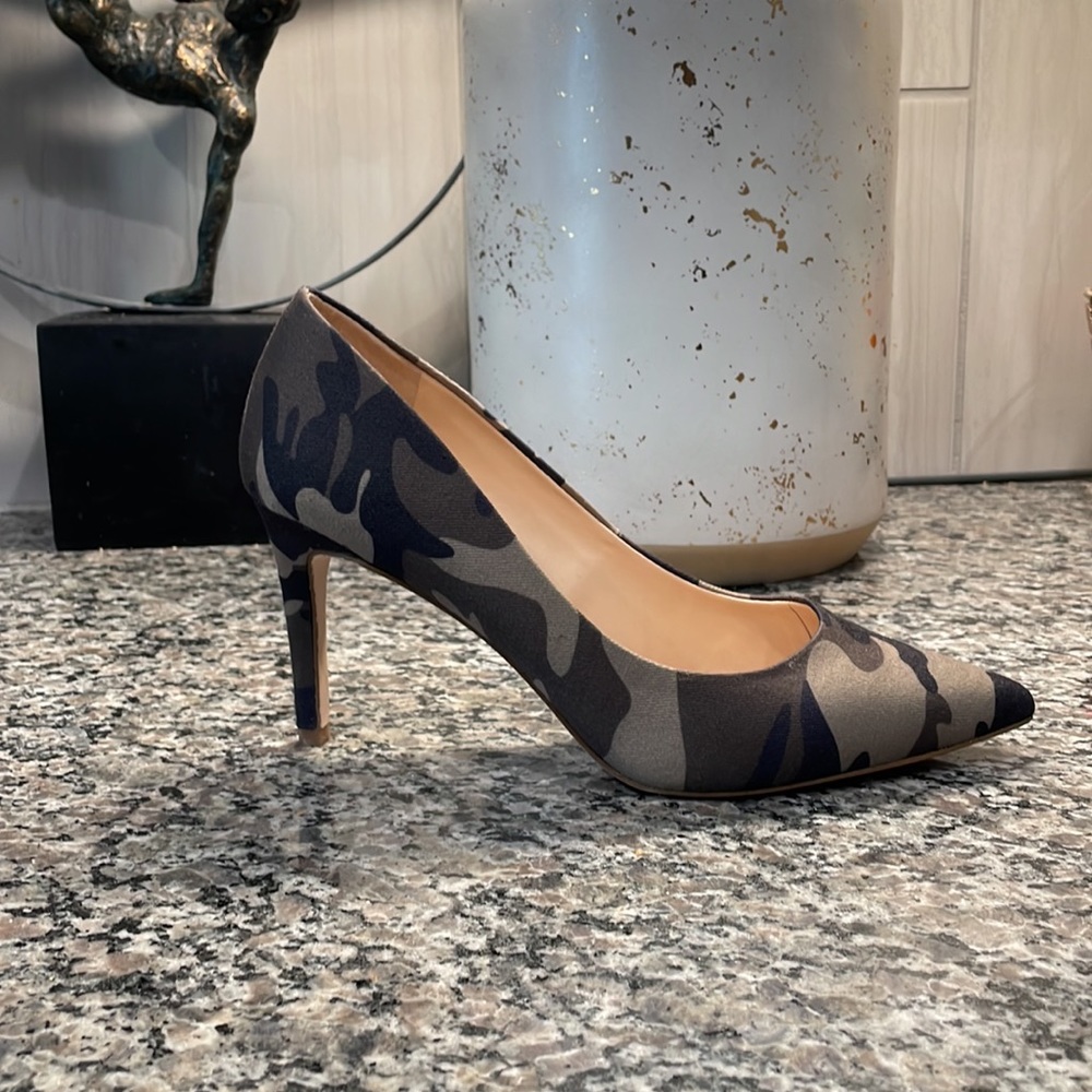 EUC Jessica Simpson Camo High Heels